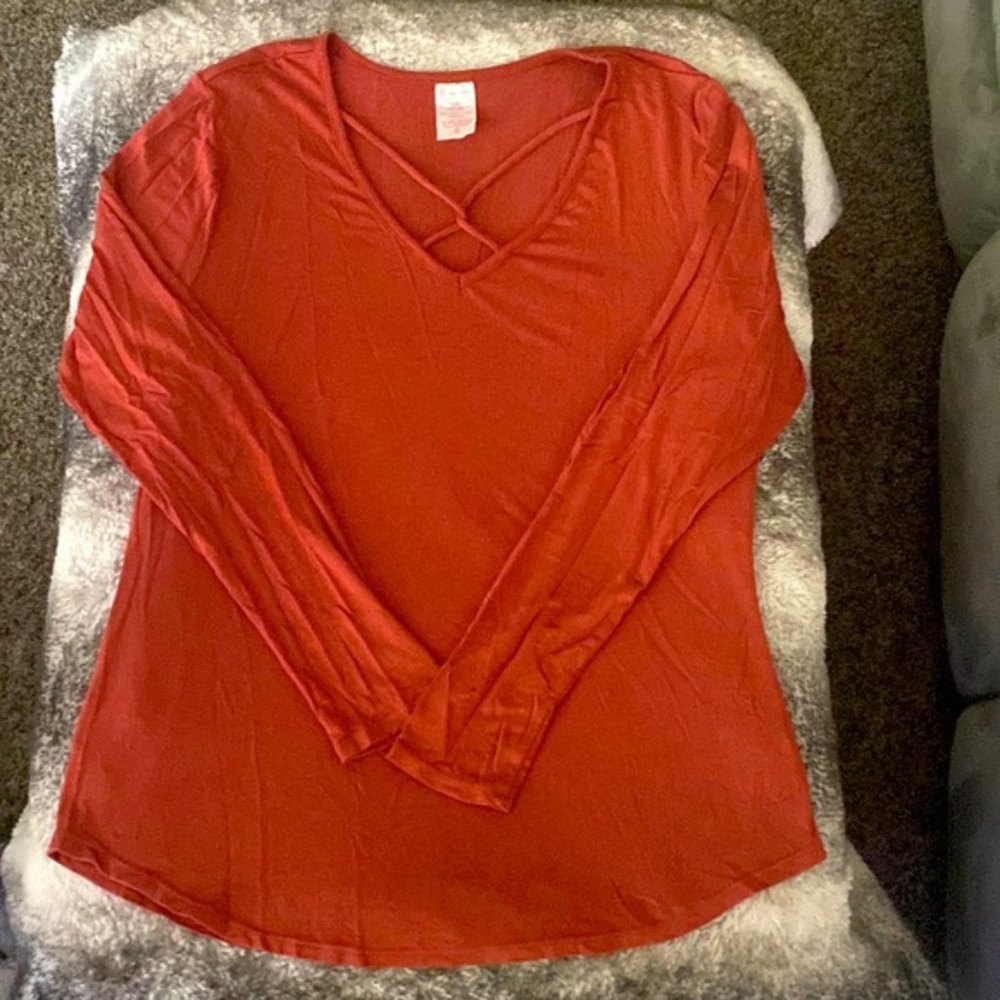 NWOT Beautiful Lightweight Fall Tee